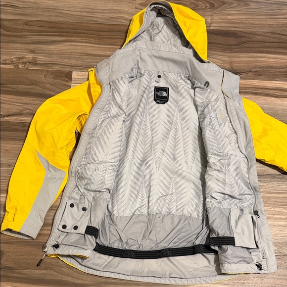 The North Face Hooded Jacket Women M HyVent 2.5L Yellow Outdoor Rain Windbreaker - Picture 7 of 10
